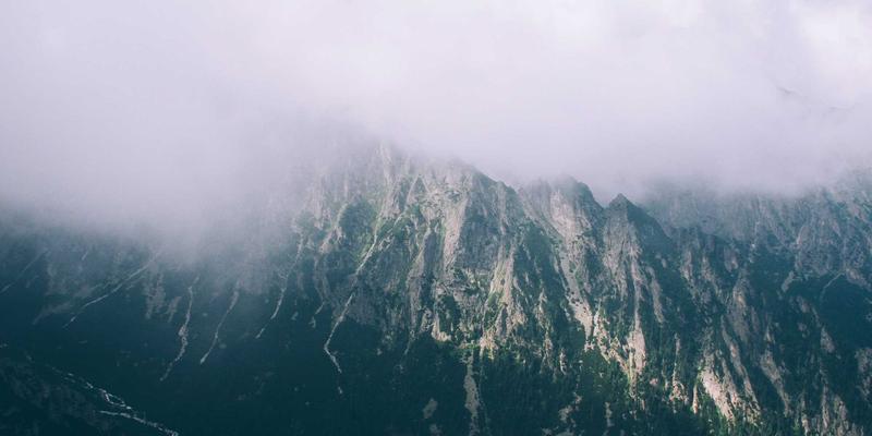 专业拖车服务：事故拖车与道路救援的三大核心优势解析