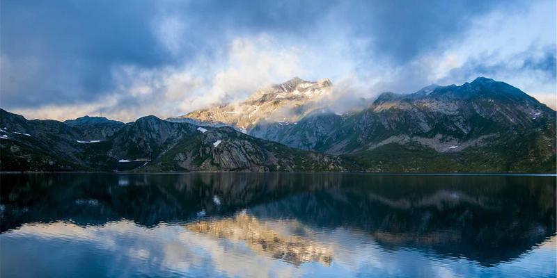 新能源汽车高压电池故障拖车救援全指南：安全操作规范与紧急处置要点