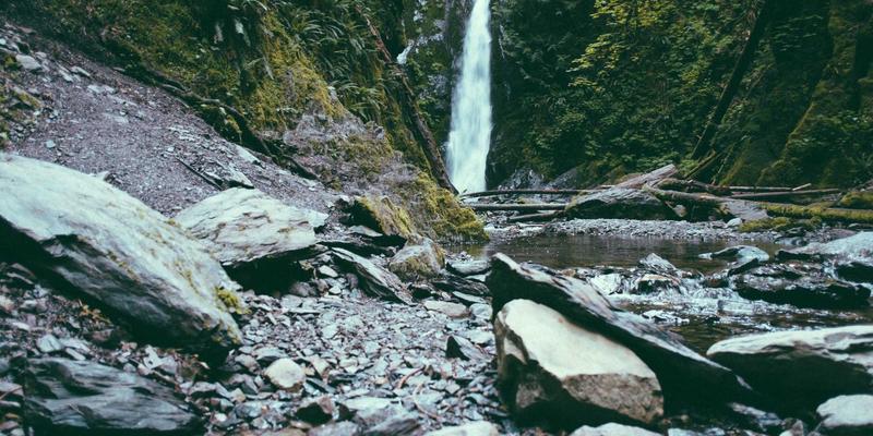 汽车托运 vs. 自驾拖车：长途搬迁场景下的成本、安全与便捷性深度对比