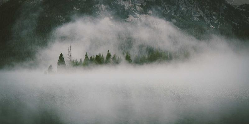 汽车救援必读：汽车托运与现场故障拖车，服务场景、价格与合同的核心差异