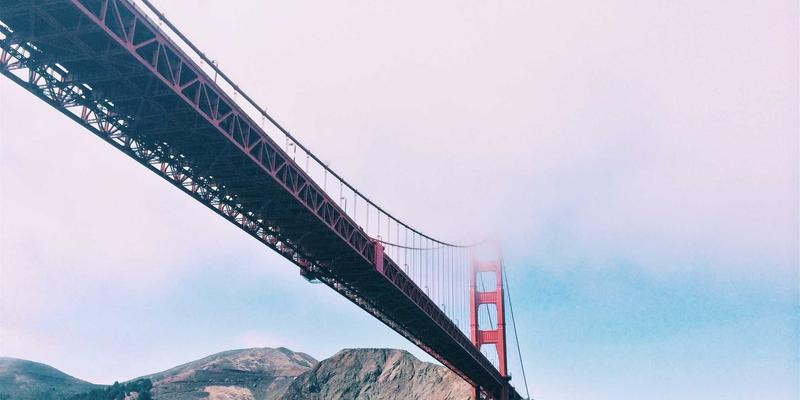 雨季车辆被淹怎么办？紧急拖车与后续处理的完整指南